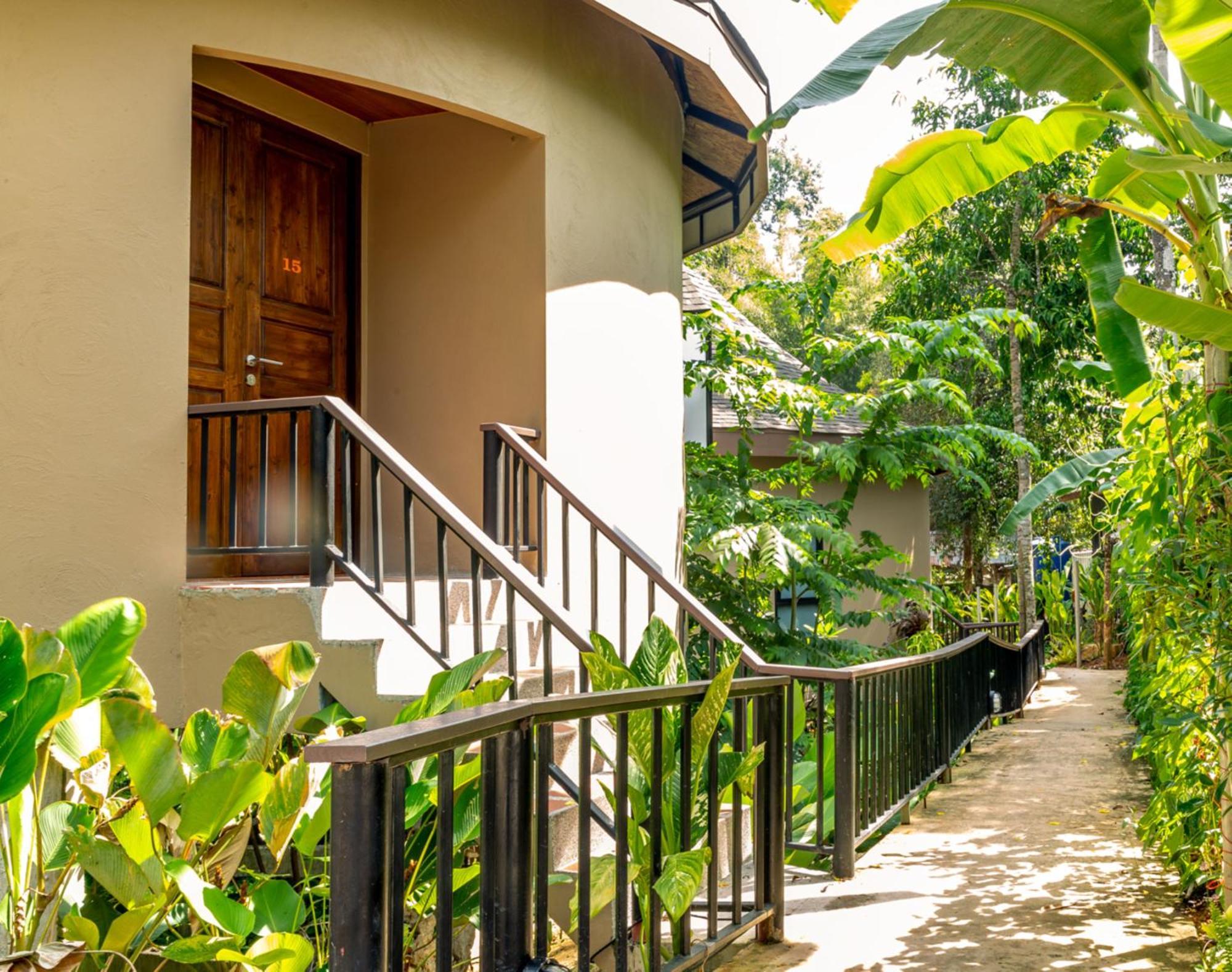 Rock And Tree House Resort Khao Sok National Park Экстерьер фото